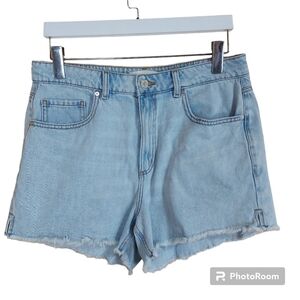 DYNAMITE distress high rise distress light wash jeans shorts size 30